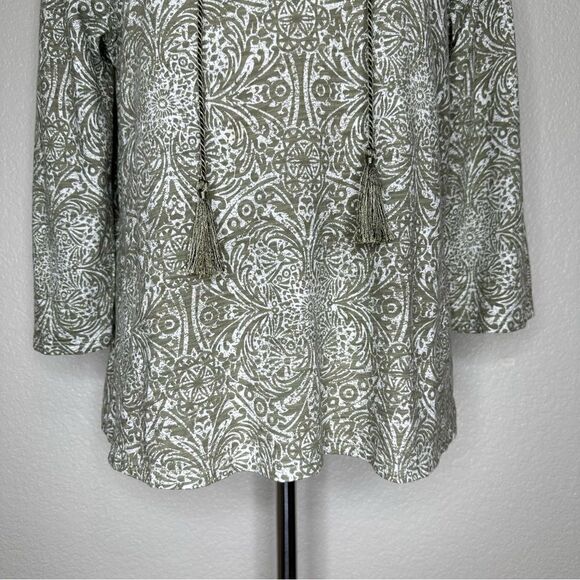 Chico’s Green Boho White Ethnic Print Tasseled 3/4 Sleeves Top - Picture 3 of 13